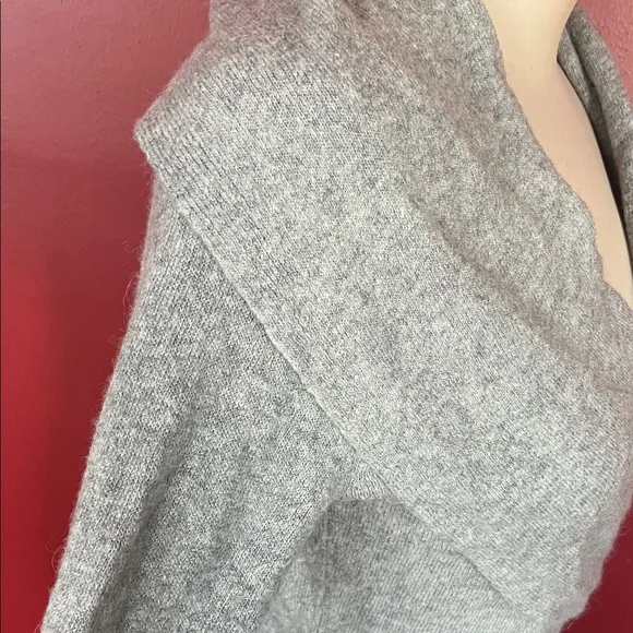 Like new Moda International Gray V-Neck Sweater - Picture 5 of 13